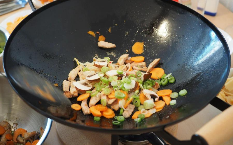 Wok de légumes & poulet sauté au saké KŪRA